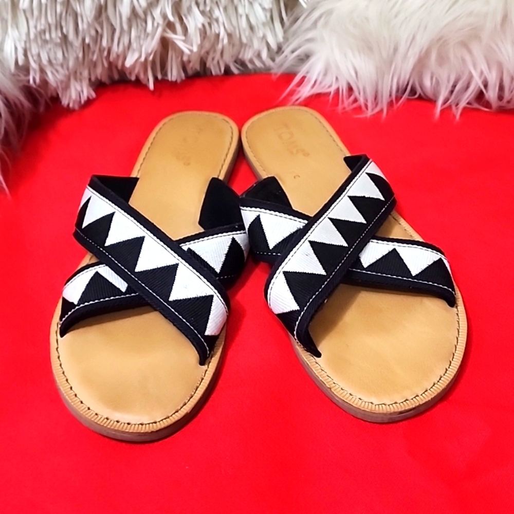 TOMS SANDALS